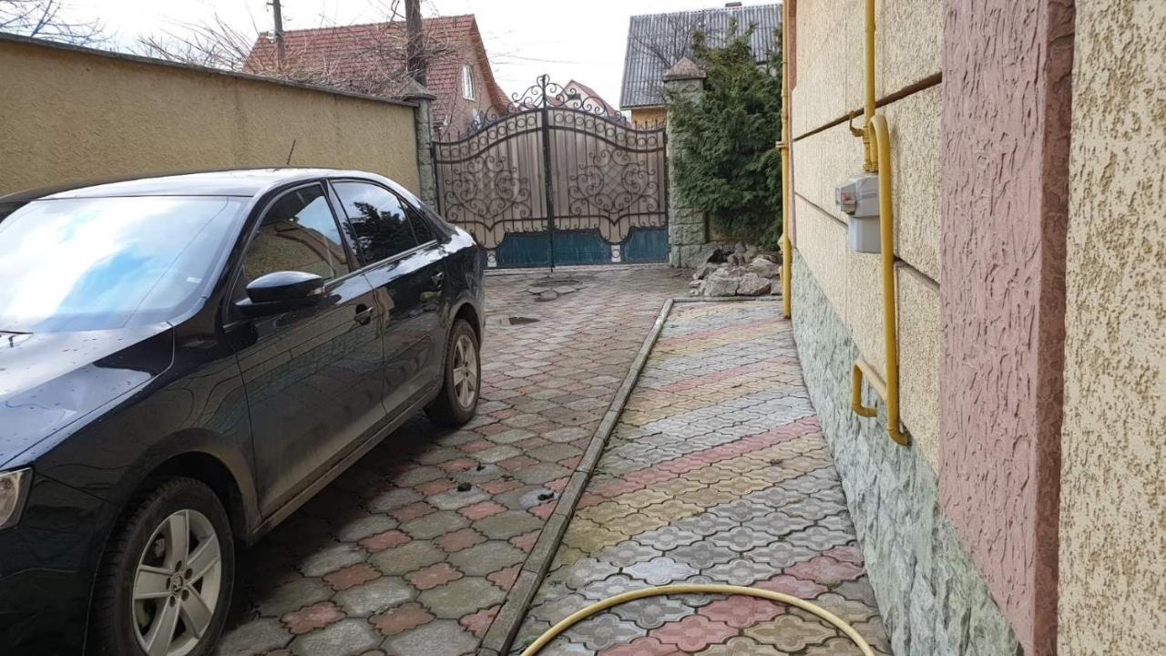 Viktoria Villa Ужгород Екстериор снимка